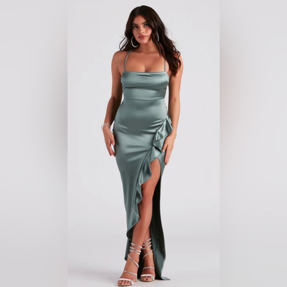 NWT Windsor Ruffled Slit Satin Formal Holiday Dress